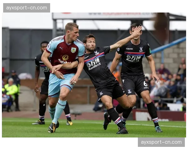 布莱顿vs水晶宫：南海岸德比激烈对抗，双方各有一名球员染黄