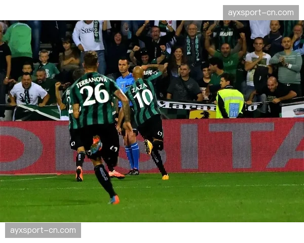 萨索洛4-3险胜维罗纳，双方门将均出现致命失误